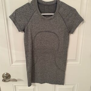 Lululemon Short sleeve swiftly